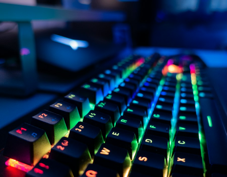 Teclado gamer con iluminación RGB